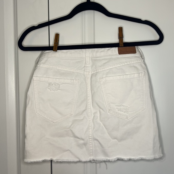 White 13inch mini skirt - Picture 2 of 4